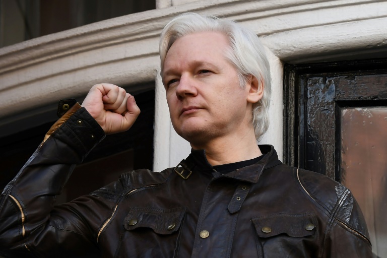 Julian Assange est un &quot;mis&amp;eacute;rable petit ver de terre&quot;, selon un ministre britannique