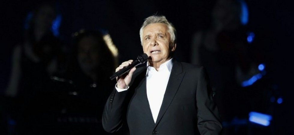Michel Sardou : le chan­teur reporte des concerts pour des problèmes de santé
