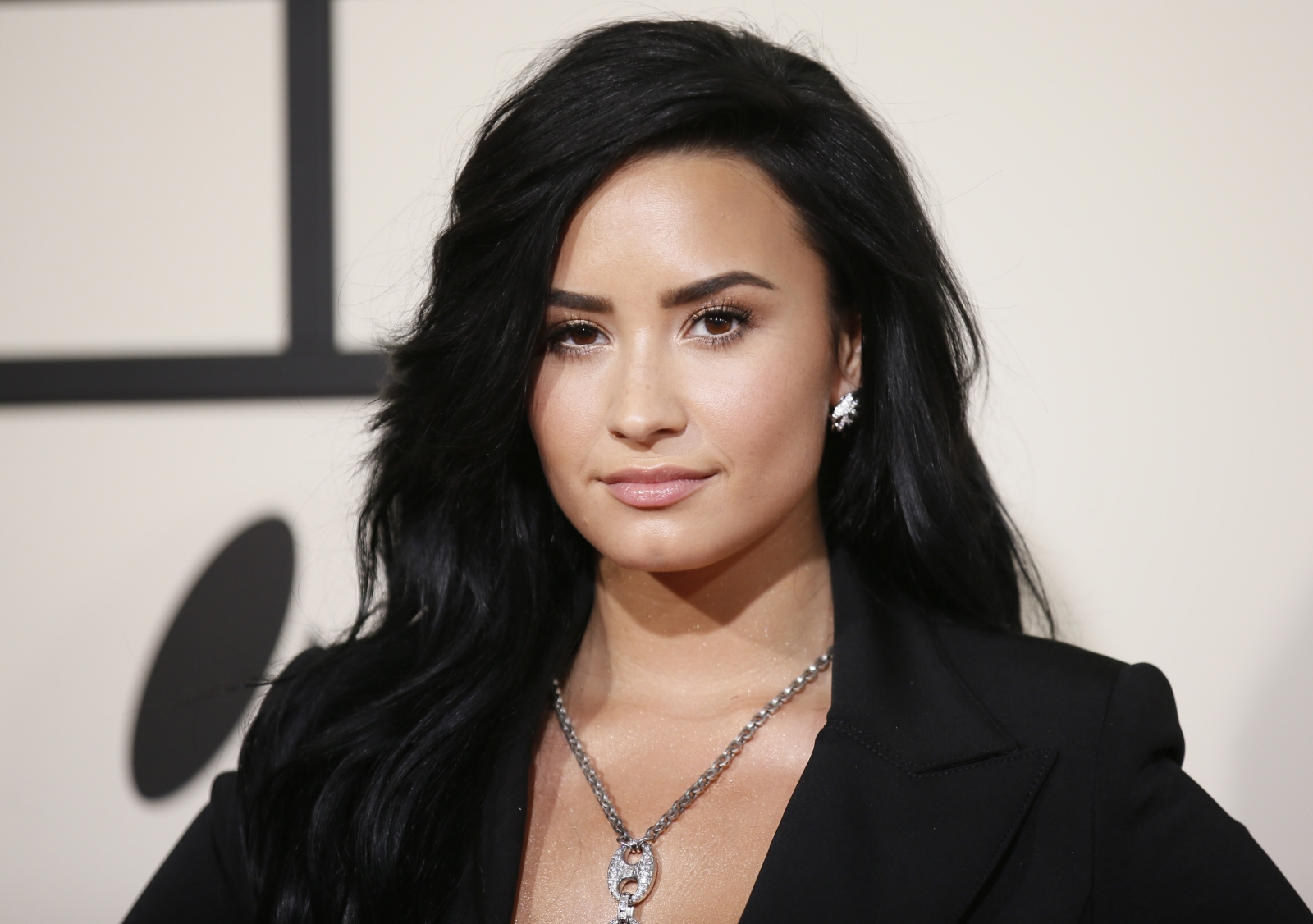 Demi Lovato se confesse sur sa sobriété : « il y a 6 ans, je buvais de la vodka à 9h du matin »