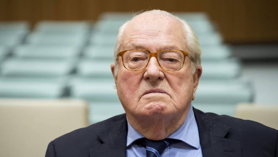 Jean-Marie Le Pen se défend d'être homophobe... et dérape (encore)