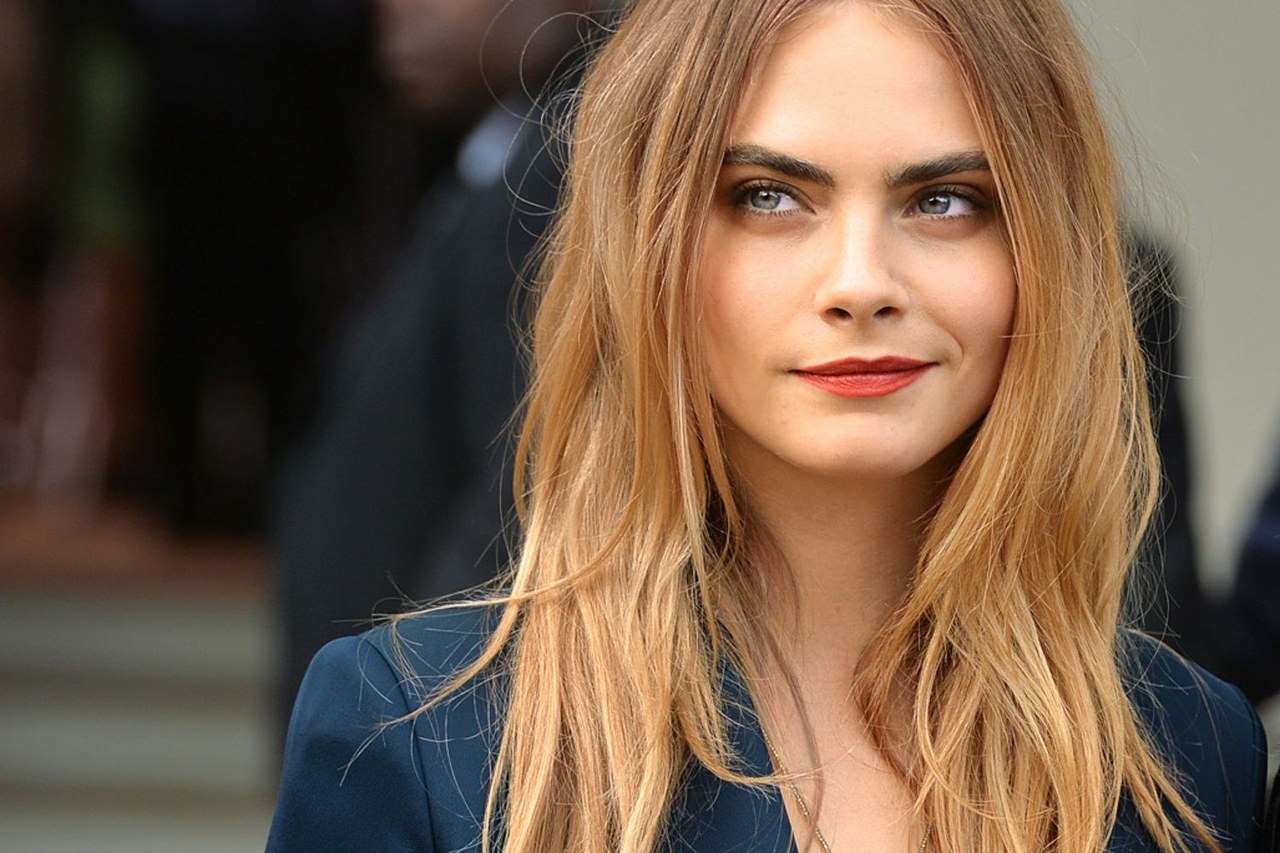 Cara Delevingne : mais qu'est-ce qu'elle a fait à ses oreilles ?!