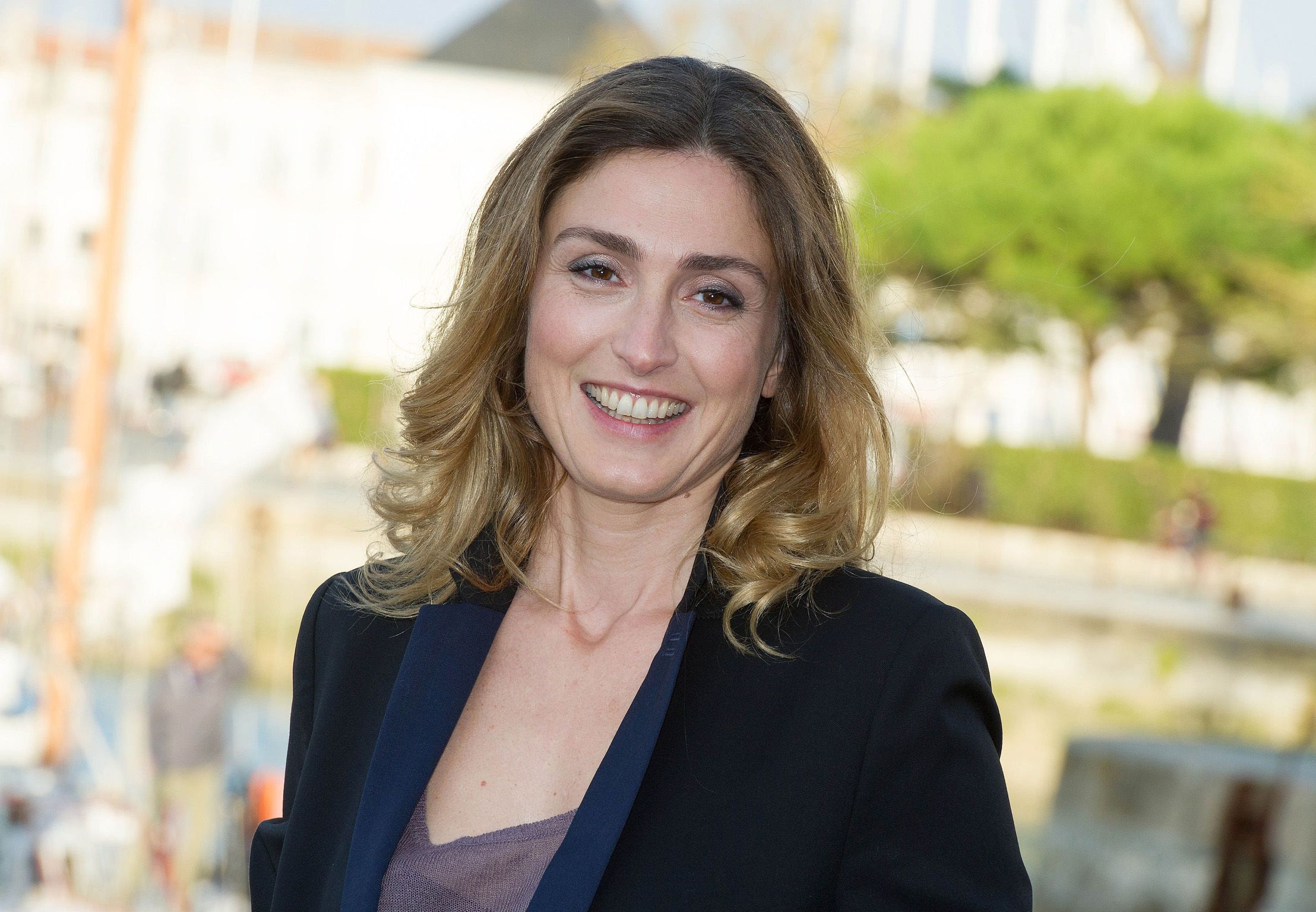 Julie Gayet soutient Laetitia Milot dans son combat contre l’endométriose