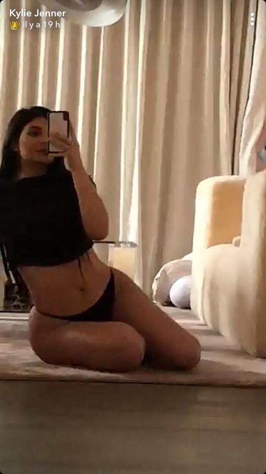Kylie Jenner dévoile une photo de sa fille sur Instagram pour les 1 mois de son "ange"