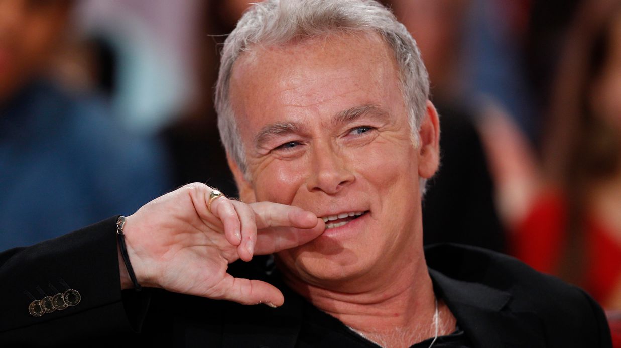 Franck Dubosc raconte sa déroutante première fois... au milieu de sa bande de potes !