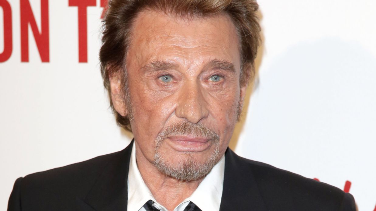 Juste avant de mourir, Johnny Hallyday «  a levé les yeux au ciel »