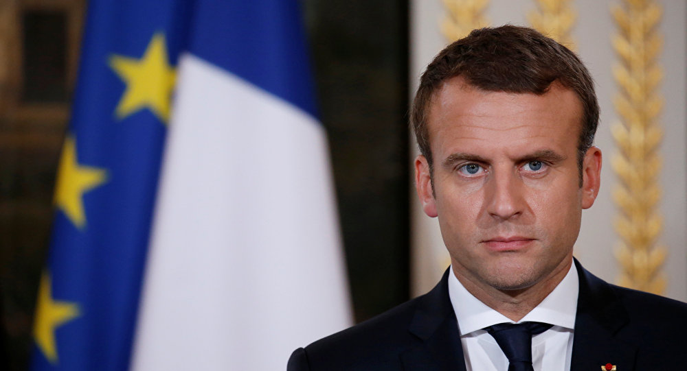 Emmanuel Macron face aux rumeurs sur son homosexualité : Comment il a réagi