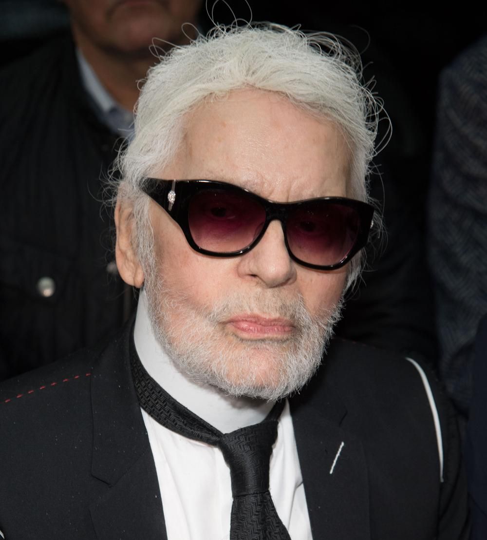 Karl Lagerfeld : Le créateur taclé de « dinosaure misogyne » par Rose McGowan !