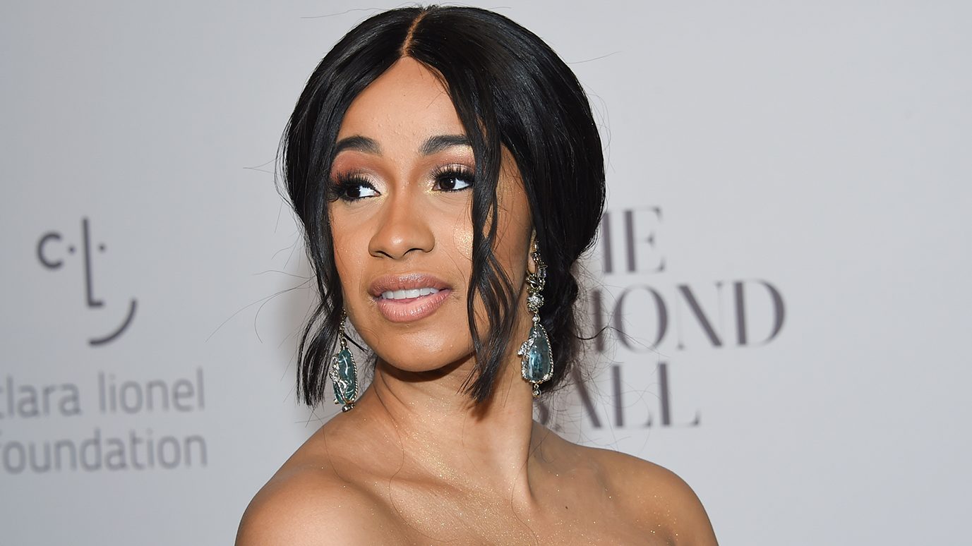 Enceinte du rappeur Offset, Cardi B confirme sa grossesse sur scène !