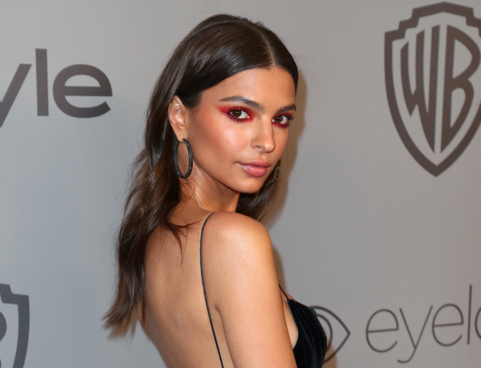 Emily Ratajkowski en dévoile beaucoup trop : Ses tétons sont de sortie !