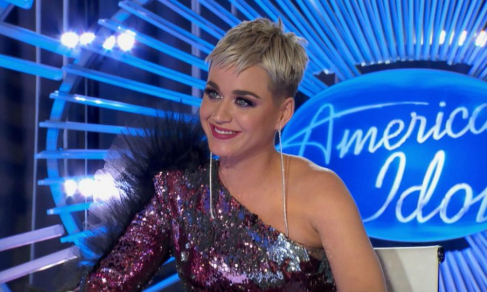 Oups ! Katy Perry victime d'un accident vestimentaire très embarrassant en plein direct à la télévision !