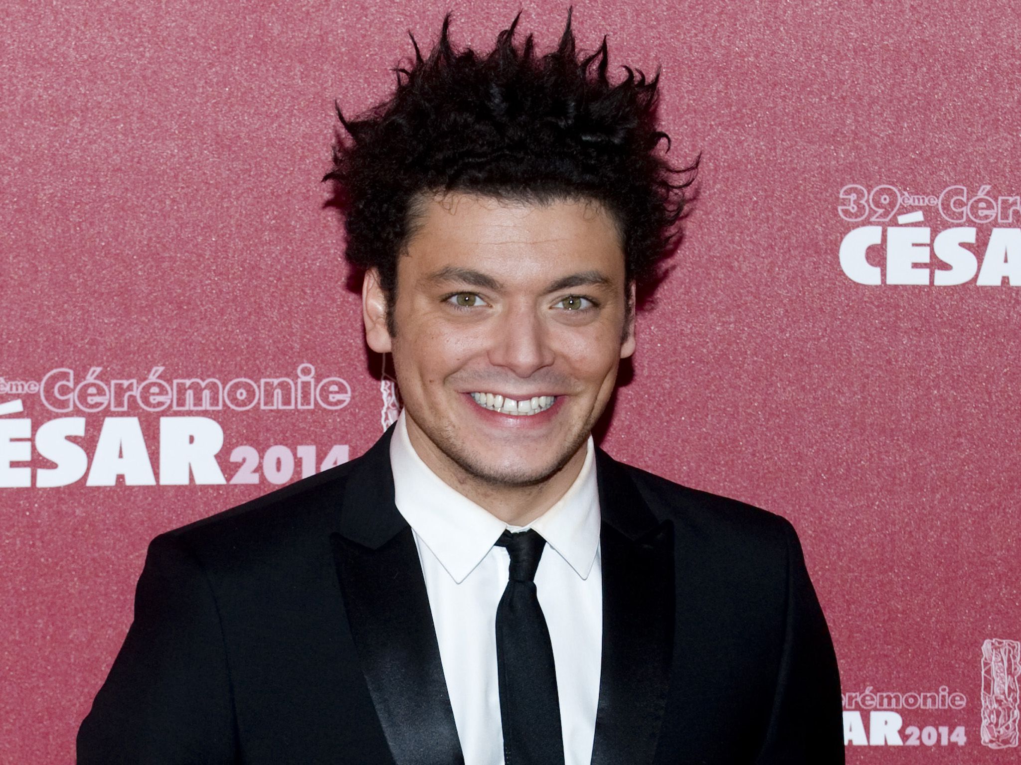 Kev Adams : Souvent critiqué, il répond à ses haters !