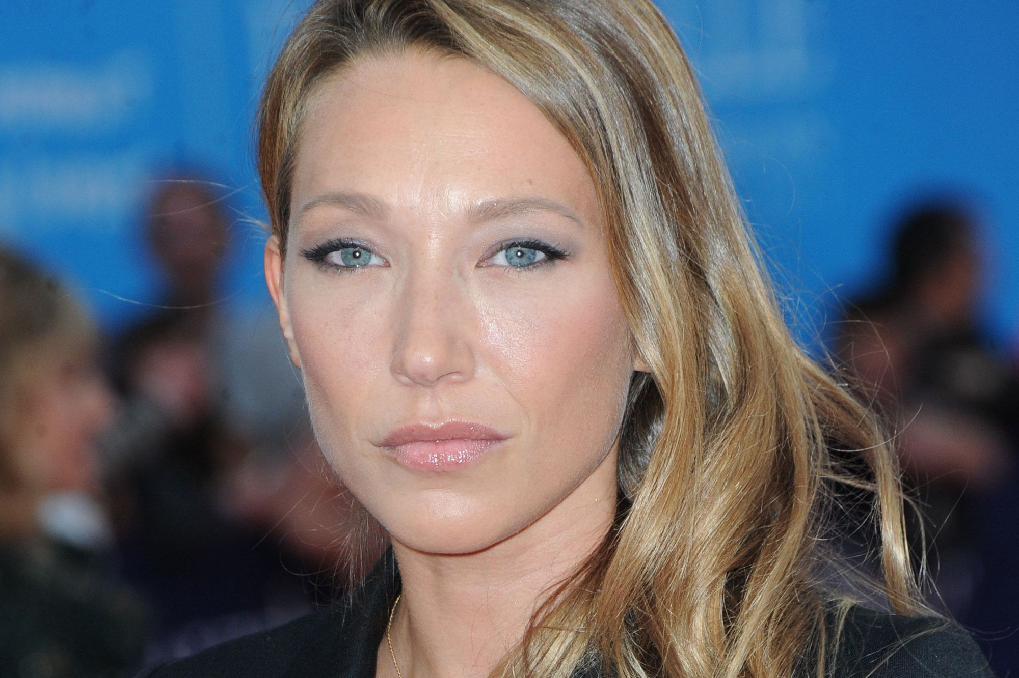 Laura Smet endettée : Pourquoi la fille de Johnny a tout intérêt à gagner contre Laeticia Hallyday