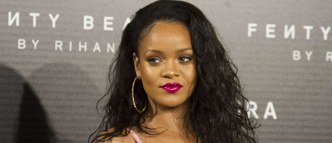 Coachella : Rihanna dévoile ses tétons... dans une tenue improbable !