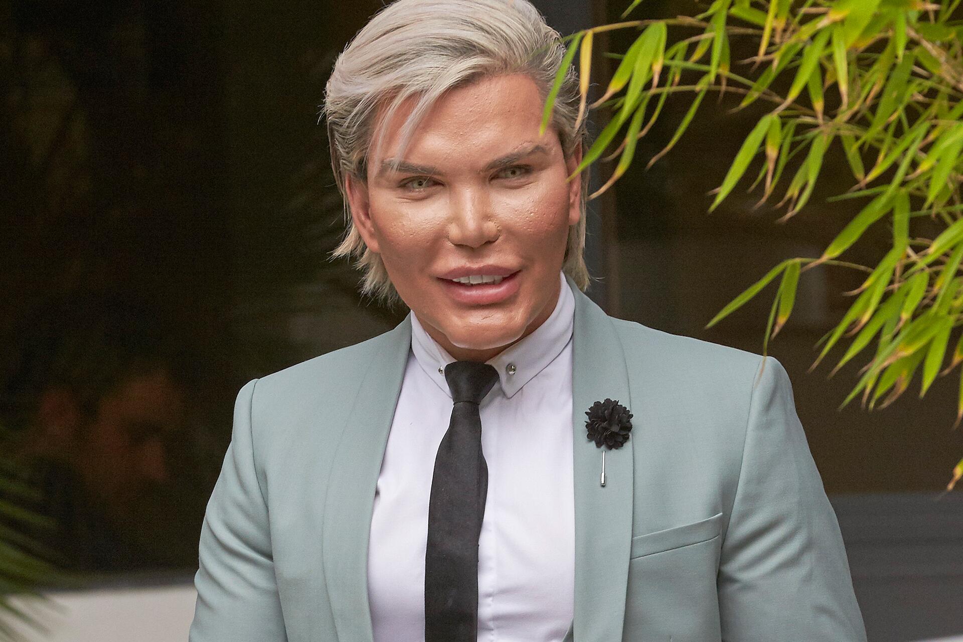 Rodrigo Alves : Le « Ken humain » menacé par son père après s’être transformé en femme !