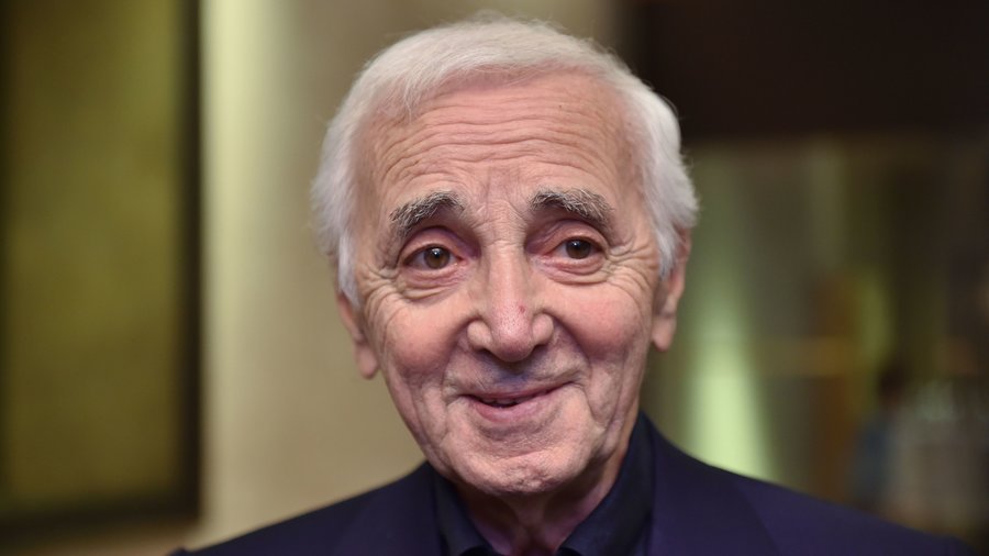 Charles Aznavour se remet très bien de ses blessures