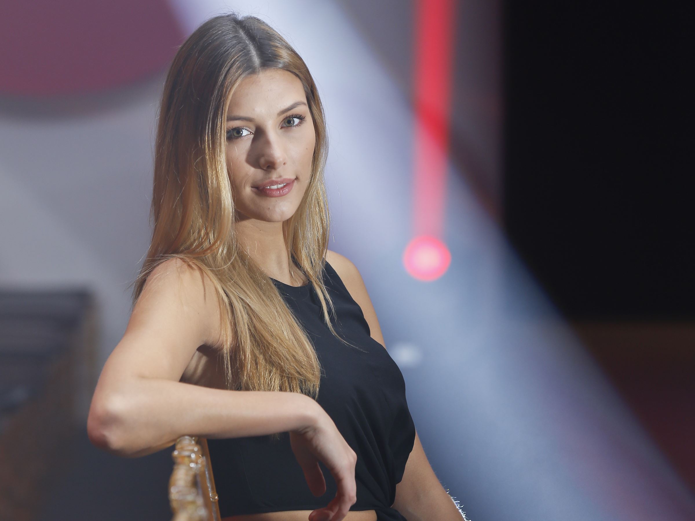 Camille Cerf : Taclée sur sa silhouette, elle répond à ses détracteurs