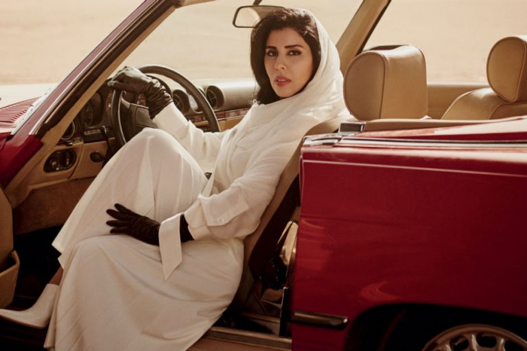 Une princesse saoudienne au volant à la Une de Vogue crée la polémique