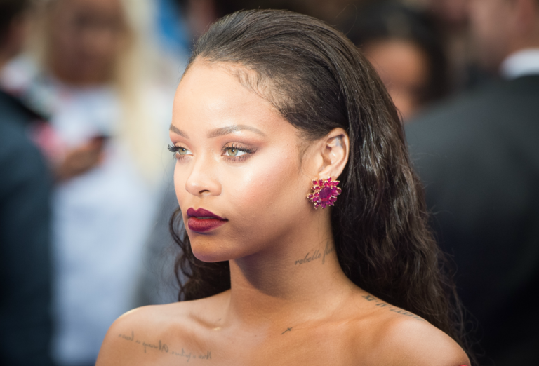 Mamou­dou Gassama : Rihanna adresse un message à Emmanuel Macron