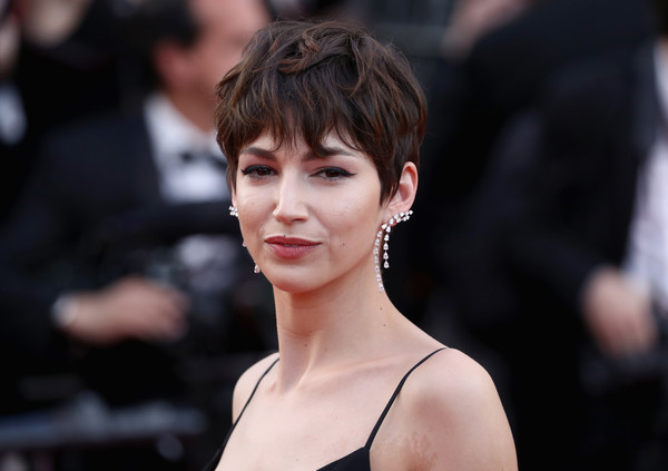 Cannes 2018 : Ursula Corbero (La casa de Papel) se fait remarquer sur le tapis rouge... et pas seulement à cause de sa tenue !