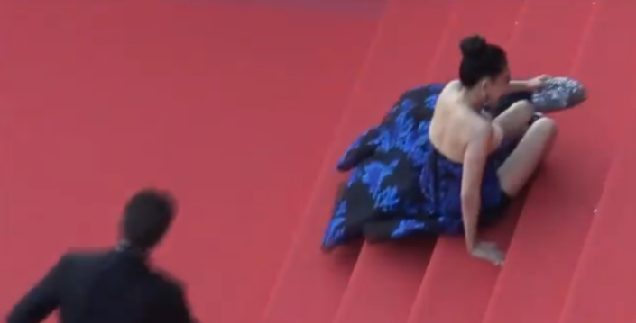 Cannes 2018 : Une invitée chute sur le tapis rouge !