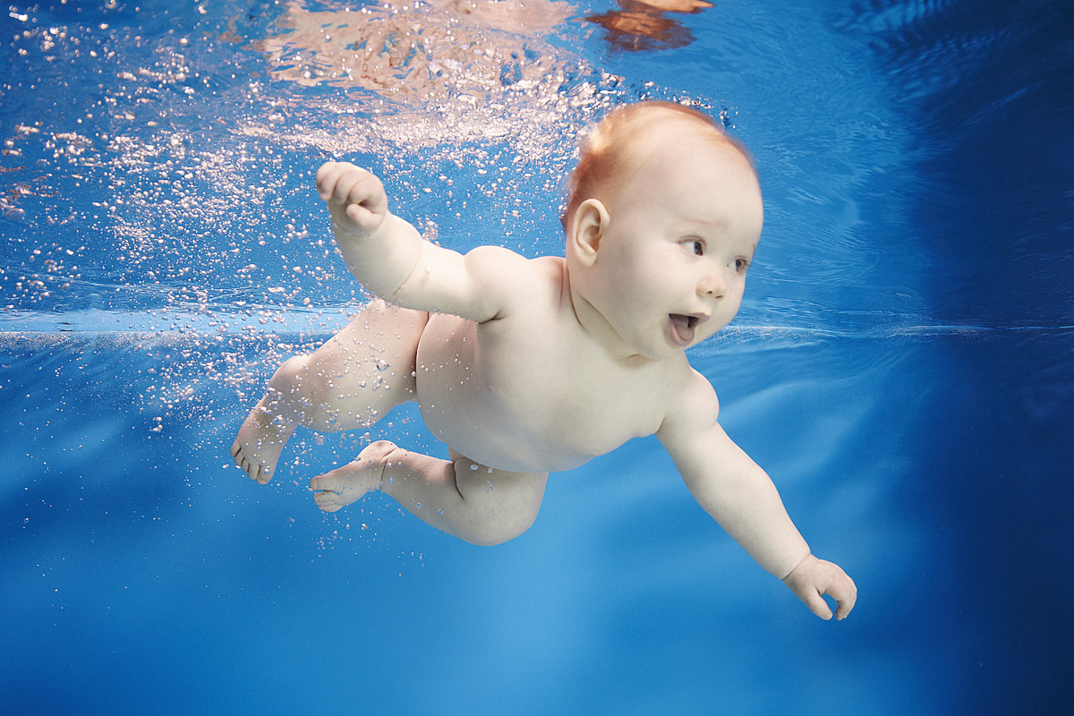 Voilà comment les bébés apprenaient à nager dans les années 1970
