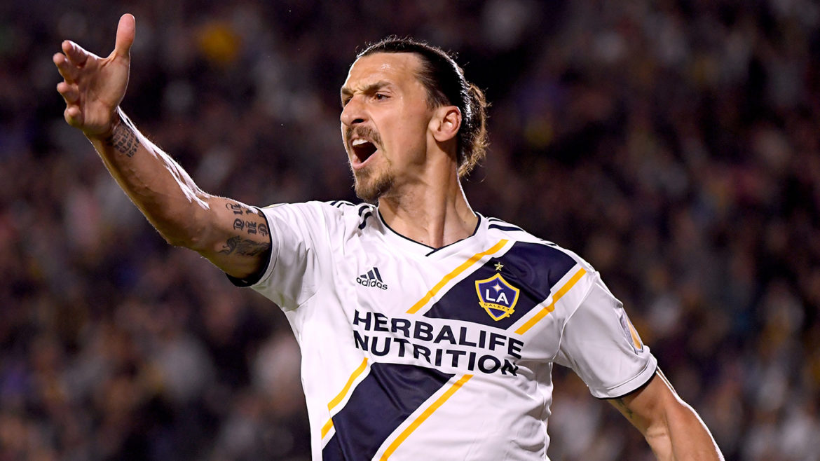 Zlatan Ibrahimovic gifle un adversaire en plein match !