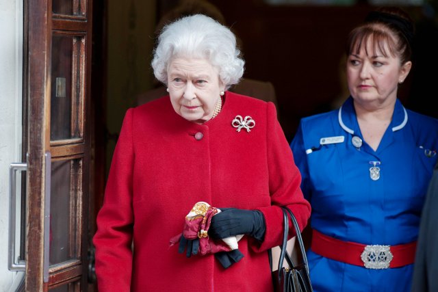 Souffrante, la Reine Elizabeth II obligée d'annuler une sortie officielle