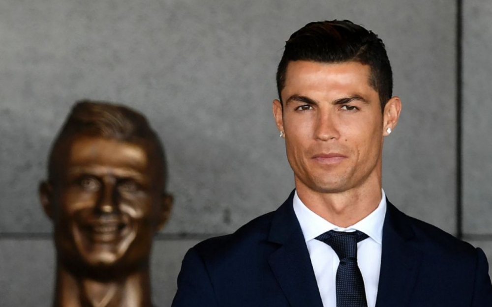 Cristiano Ronaldo : Sa statue ratée a enfin été changée !