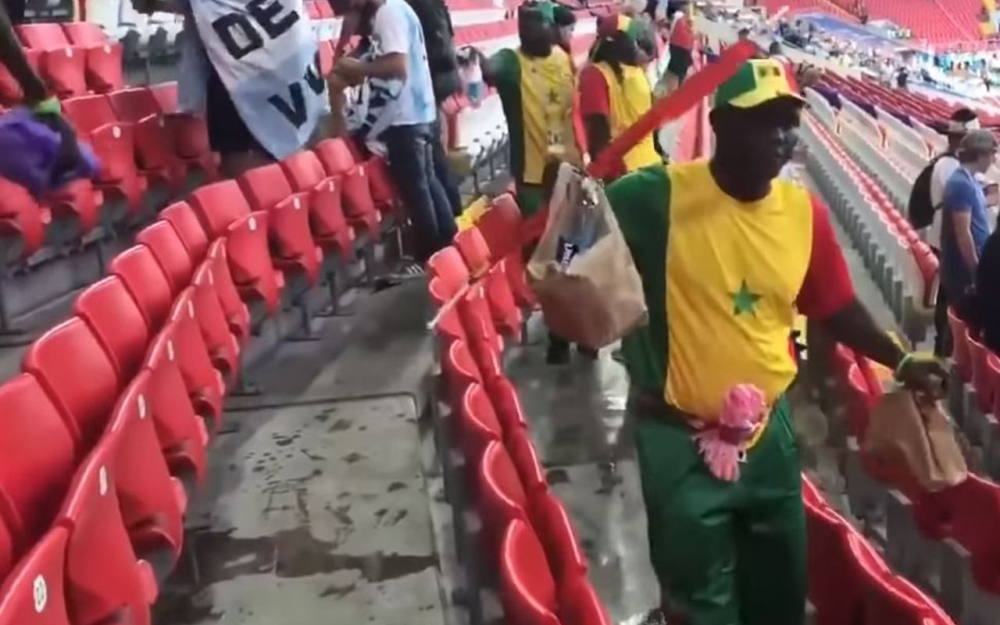 Coupe du Monde 2018 : L’incroyable geste des supporters japonais et sénégalais dans les gradins !