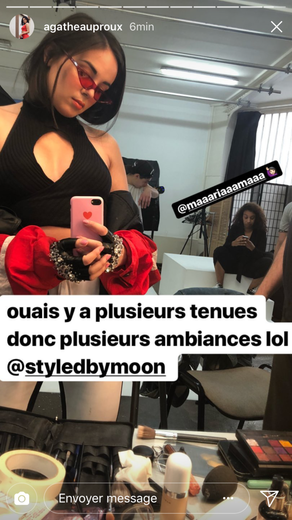 Agathe Auproux affiche un décolleté très sexy sur sa story Instagram !