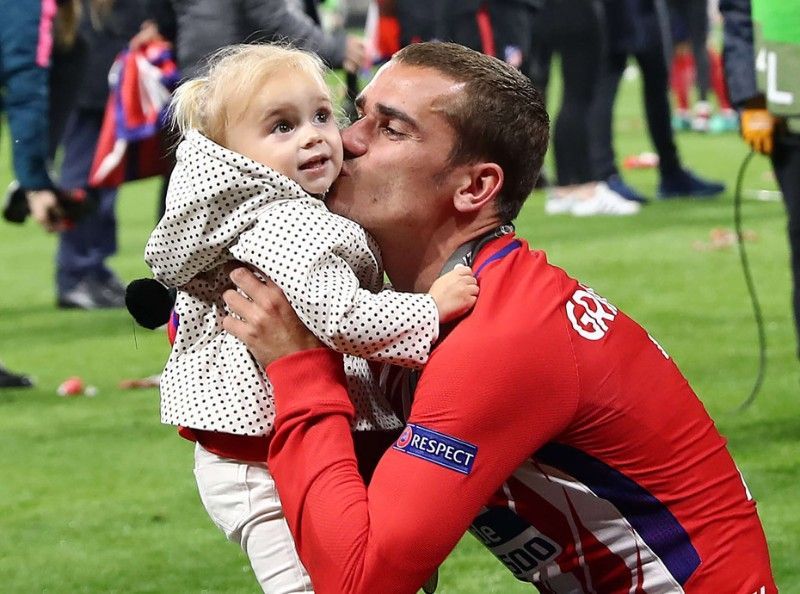 Arrêtez-tout, voici la vidéo la plus mignonne des Bleus : Griezmann et sa fille !