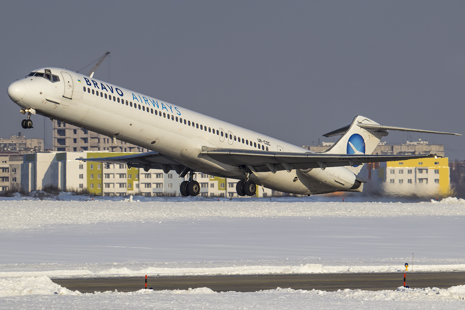 Bravo Airways : L'avion sort de la piste à l'atterrissage, un passager filme