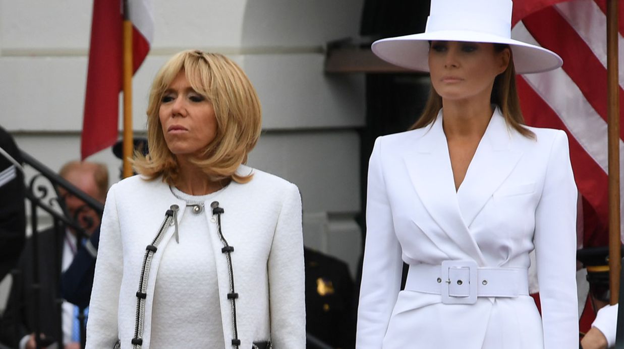 Brigitte Macron où l'épopée du pied disparu à la Une de Paris Match !