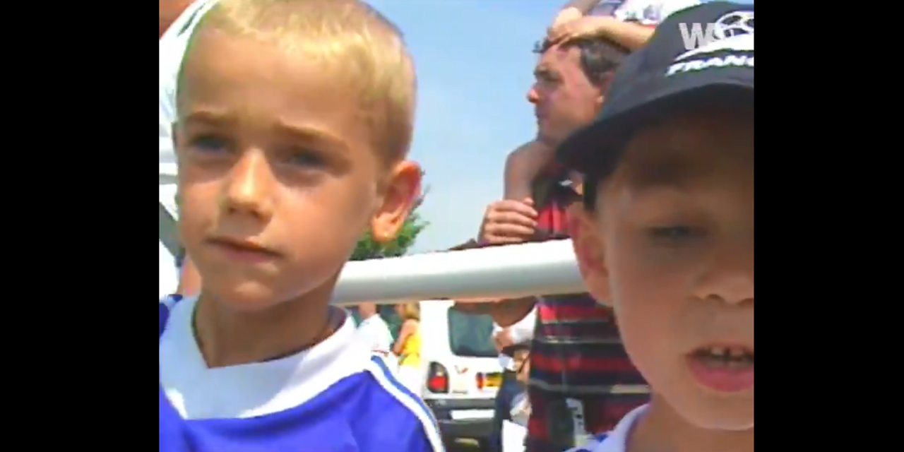 À 7 ans, Antoine Griezmann demandait des autographes aux Bleus !
