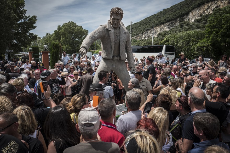 Une statue érigée pour Johnny en Ardèche