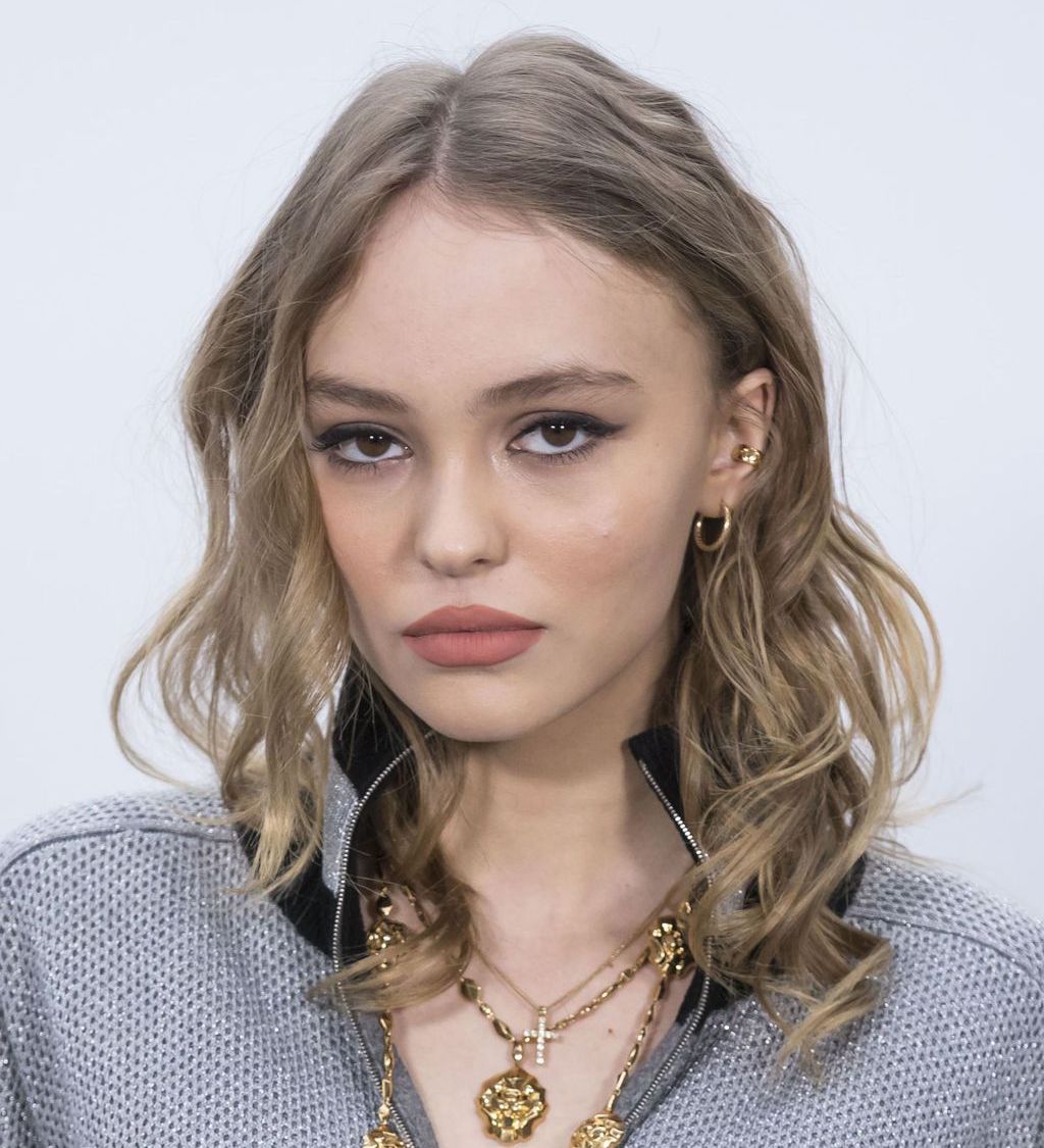 Lily-Rose Depp : Sexy en topless pour Vogue !