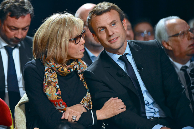 Voici pourquoi Brigitte Macron porte deux alliances