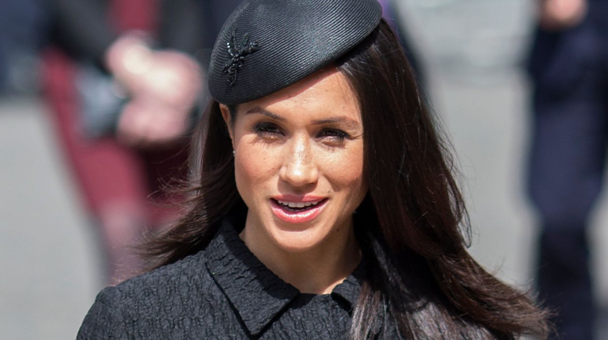 Meghan Markle  : encore un fashion faux pas ? Sa dernière robe à 4500e fait un flop complet sur la toile !