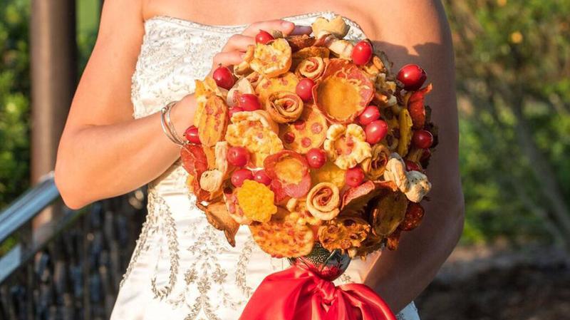 Offrez-vous une pizza en guise de bouquet de mariage