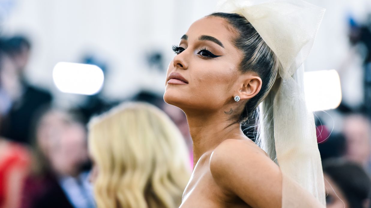 Ariana Grande a une très grosse bague de fiançailles