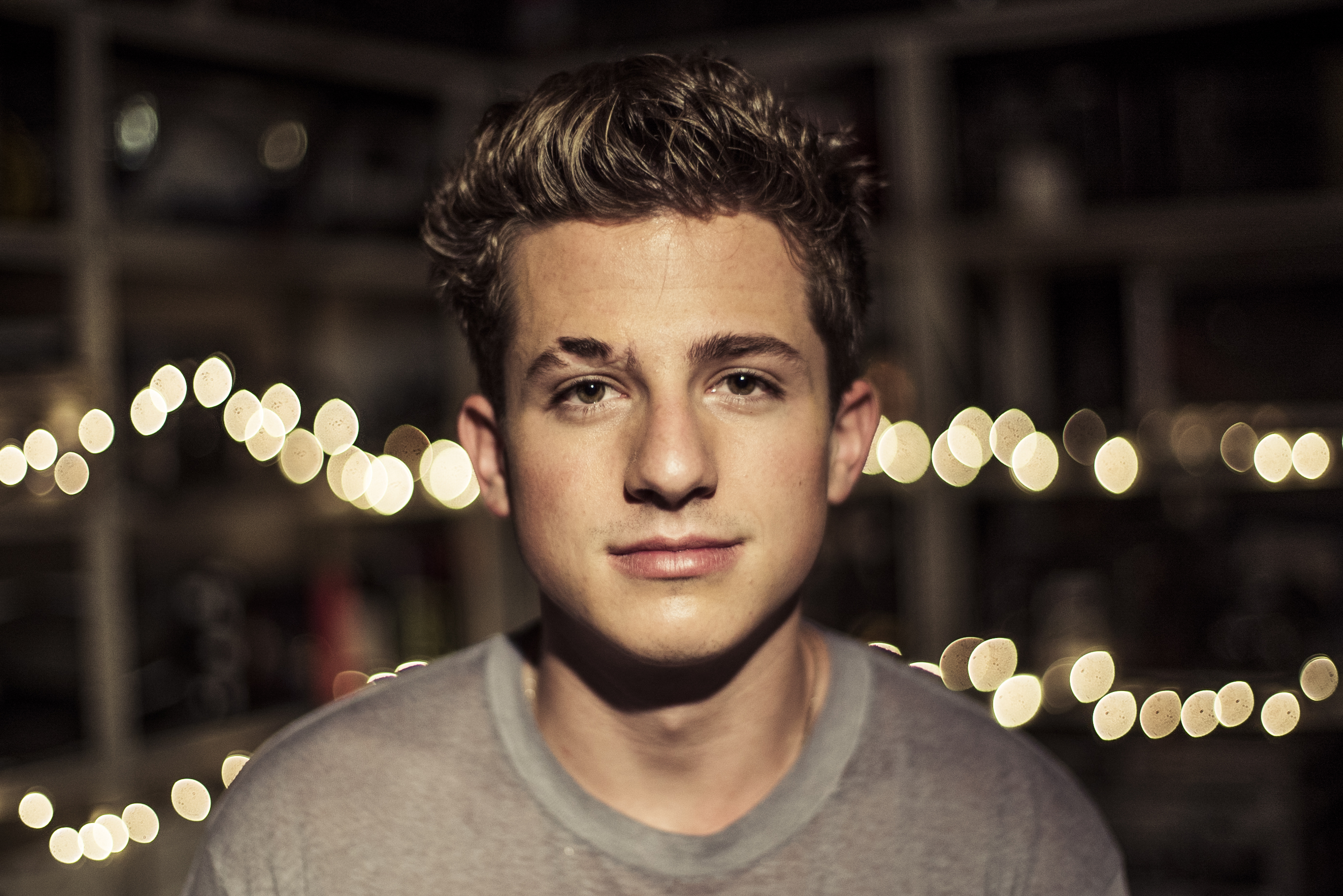 Charlie Puth dézingue son premier album : « Tout était faux. C'était de la soupe »