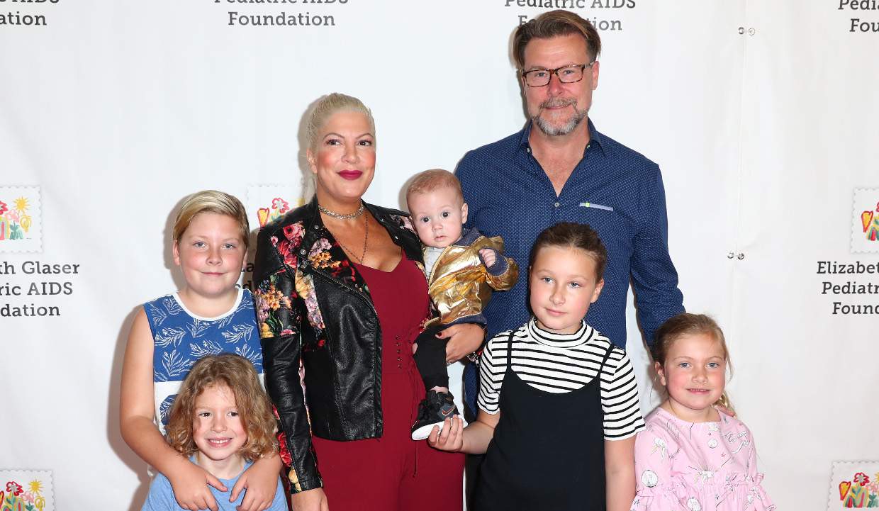 Quand Tori Spelling  tente de cacher son body post-grossesse!