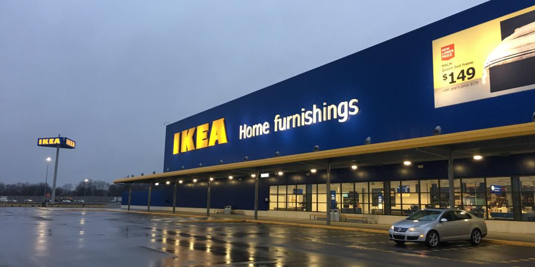 Ikea : Un enfant trouve une arme sur un canapé et tire dans le magasin