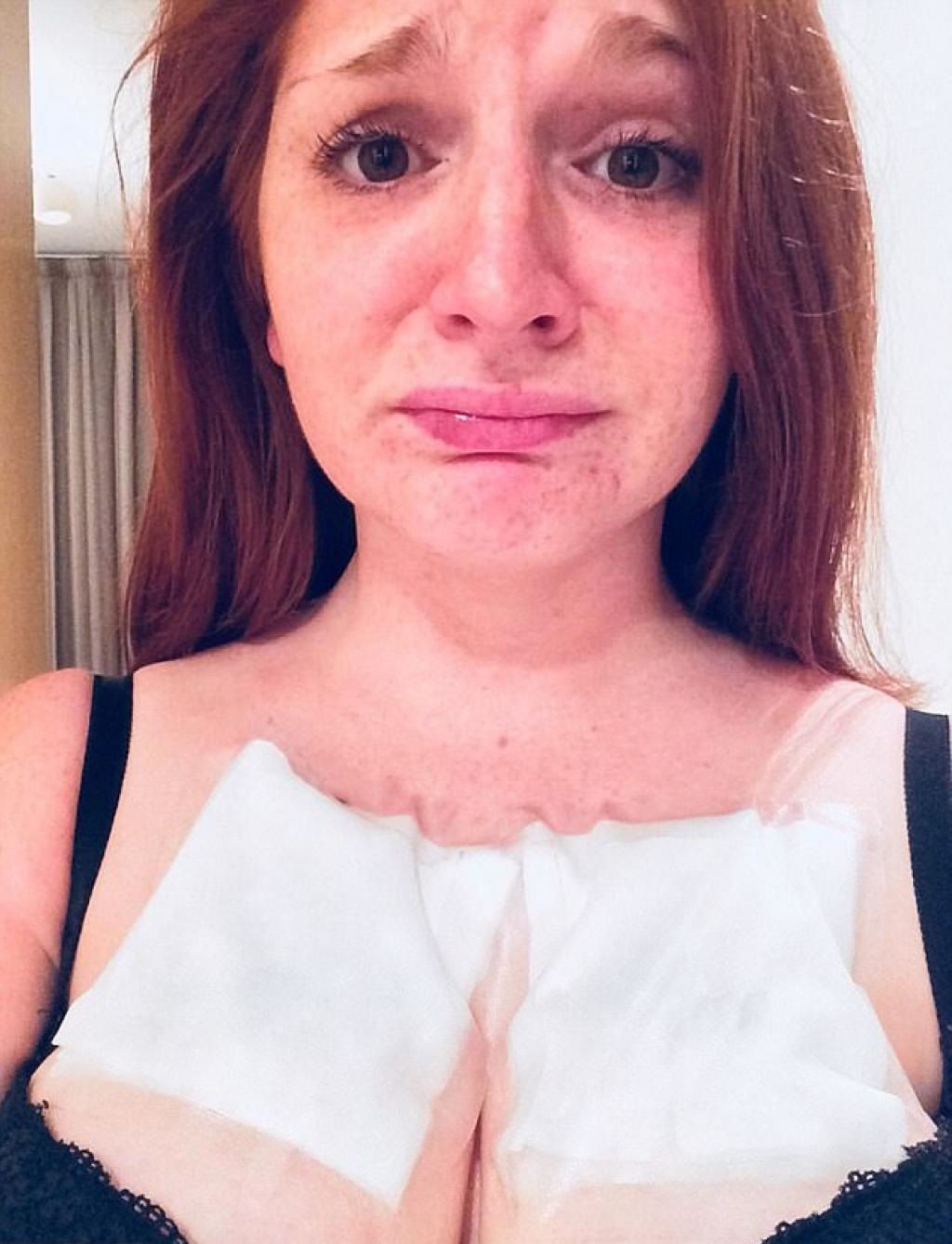 Angleterre : Une femme se tatoue les seins, elle va vite le regretter