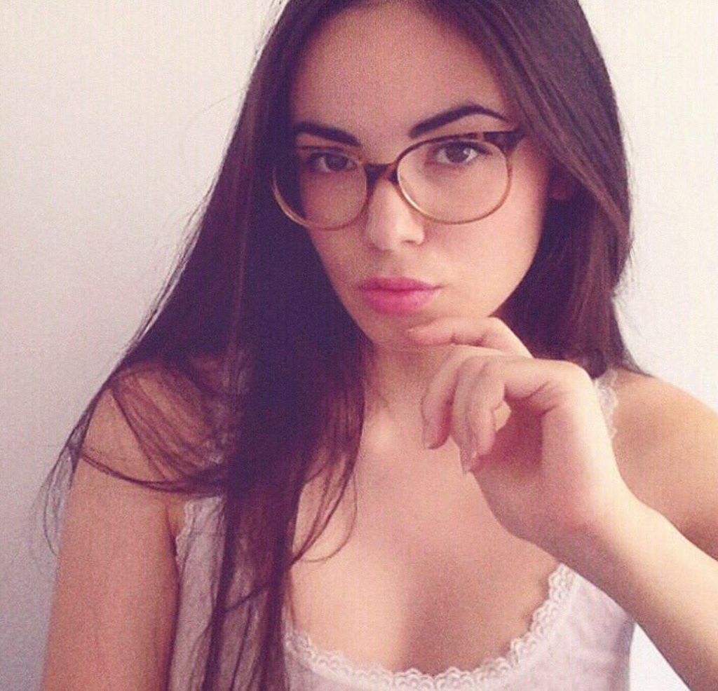 Agathe Auproux dévoile une photo d'elle plus jeune, c'est surprenant !