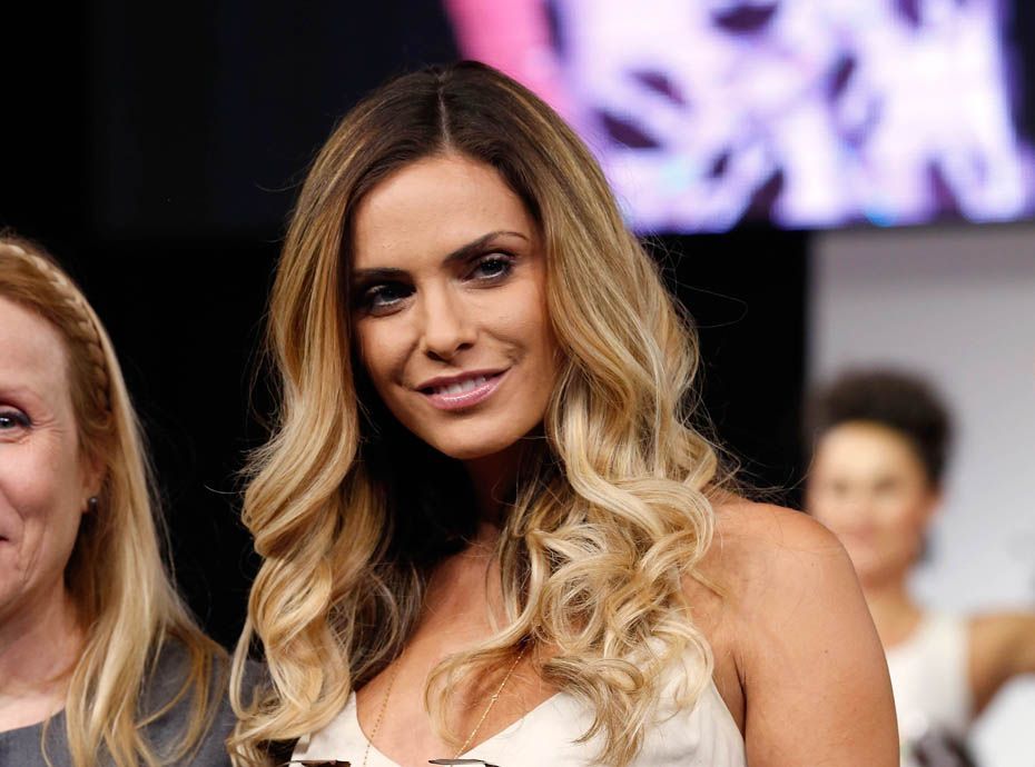 Clara Morgane : Topless, elle dévoile son corps de rêve !