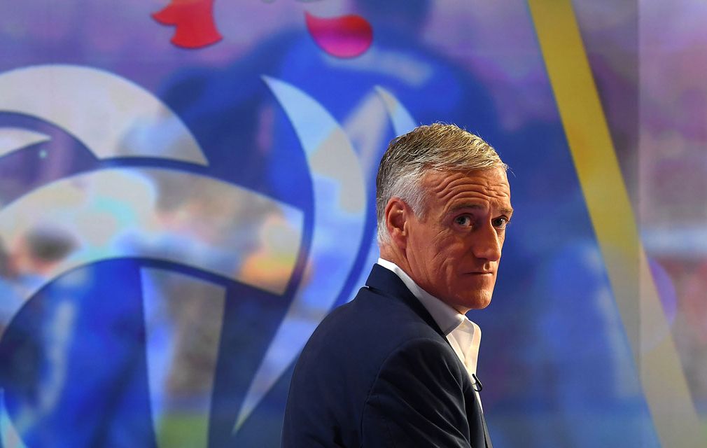 Didier Deschamps défend les Bleus suite à leur passage éclair aux Champs-Elysées