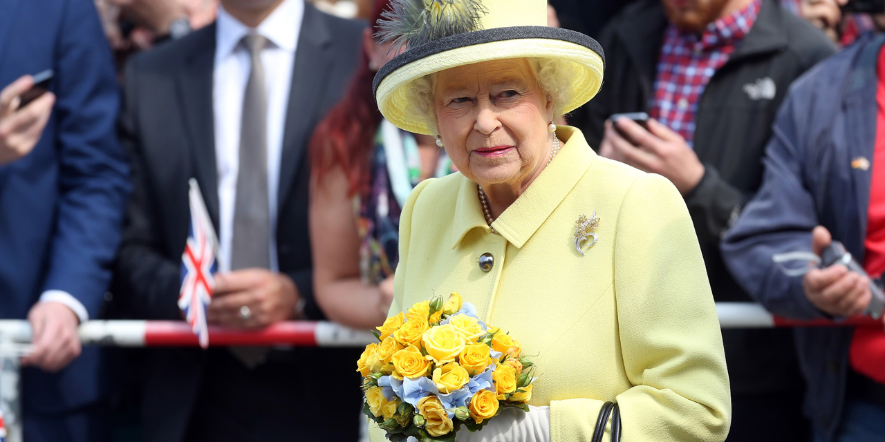 Elizabeth II affaiblie : le gouvernement britannique pense déjà au deuil national
