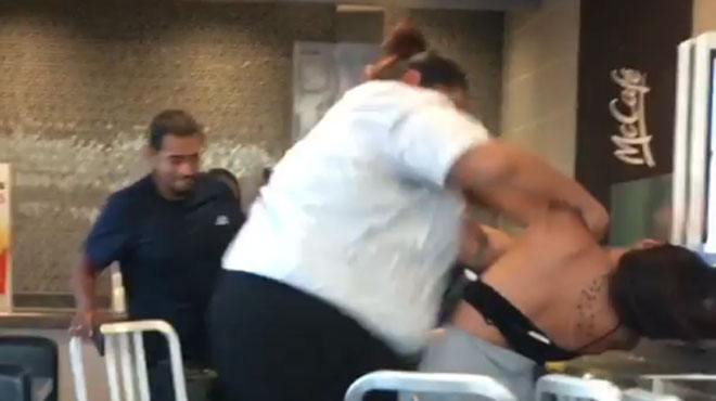 Etats-Unis : Violente bagarre dans un McDonalds entre une employée et une cliente