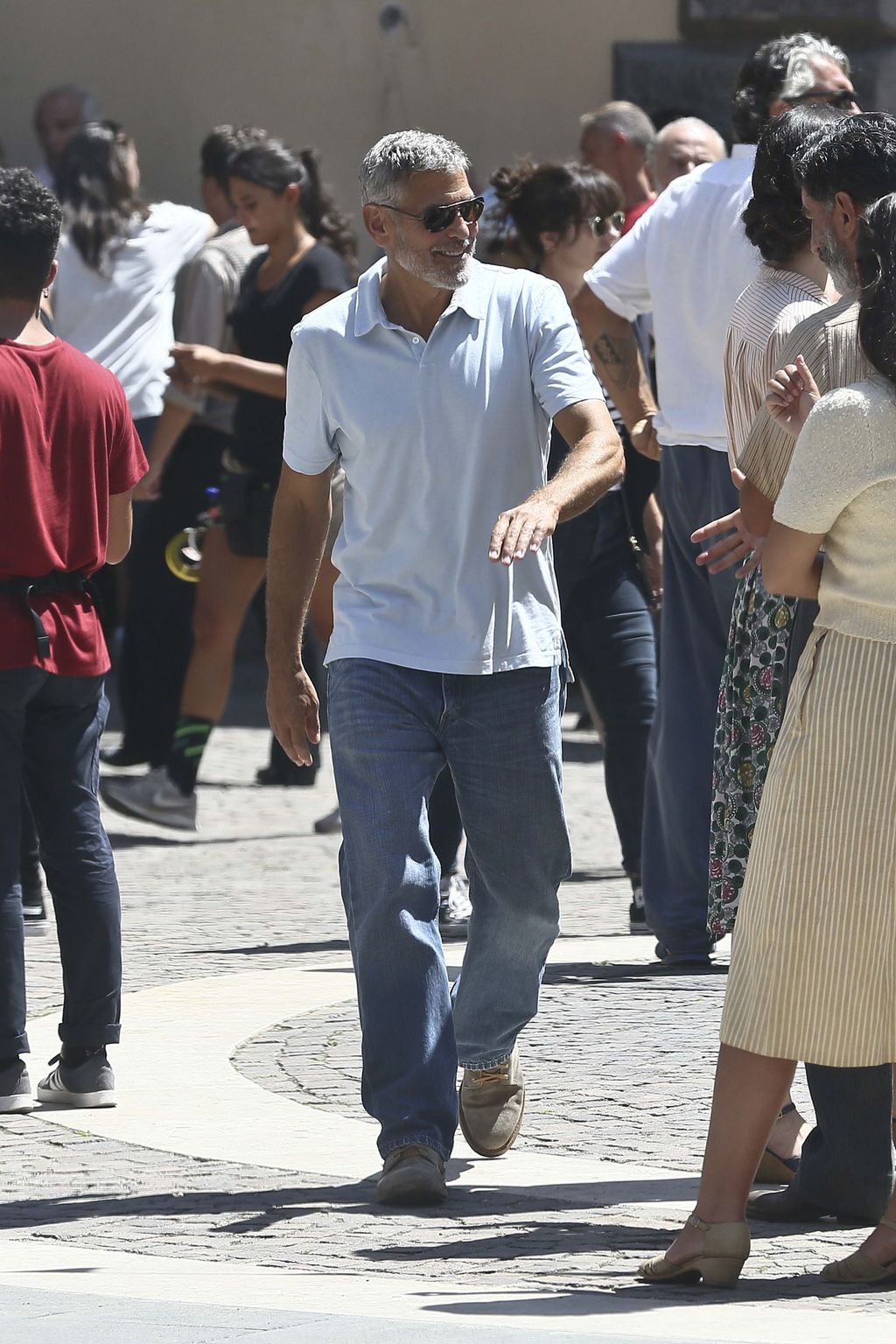 George Clooney : Deux semaines après son accident de scooter, l'acteur apparaît en pleine forme !